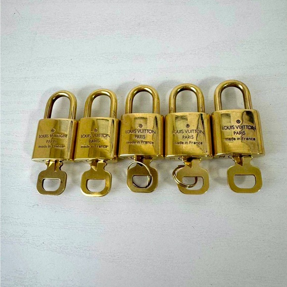 Louis Vuitton Lock & Key set # 309 - Picture 2 of 3